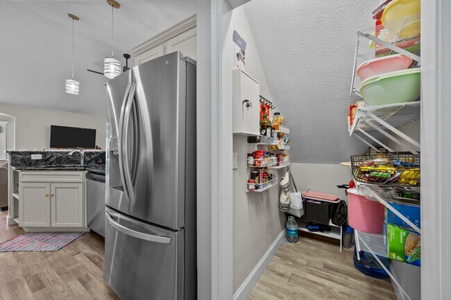 Building Photo - 508 Azalea Dr