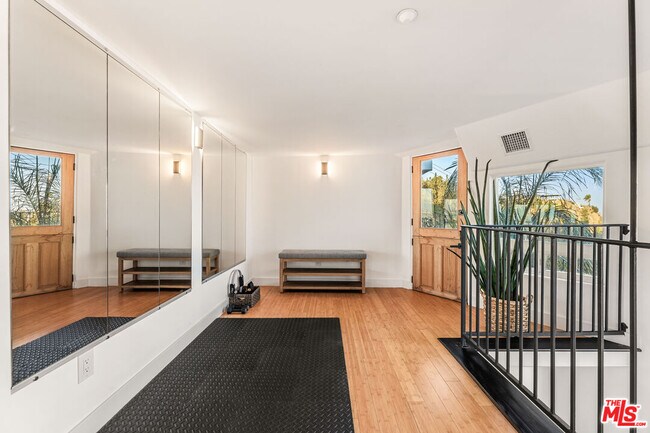 Building Photo - 8425 Hillside Ave