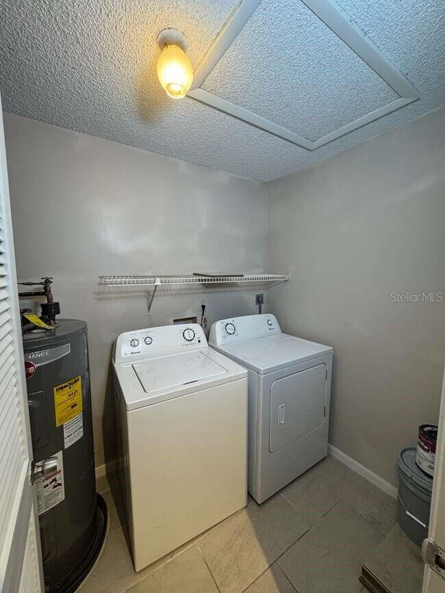 Building Photo - 2050 Oleander Blvd