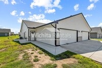 Building Photo - Move-In Ready Duplex in Bel Aire!