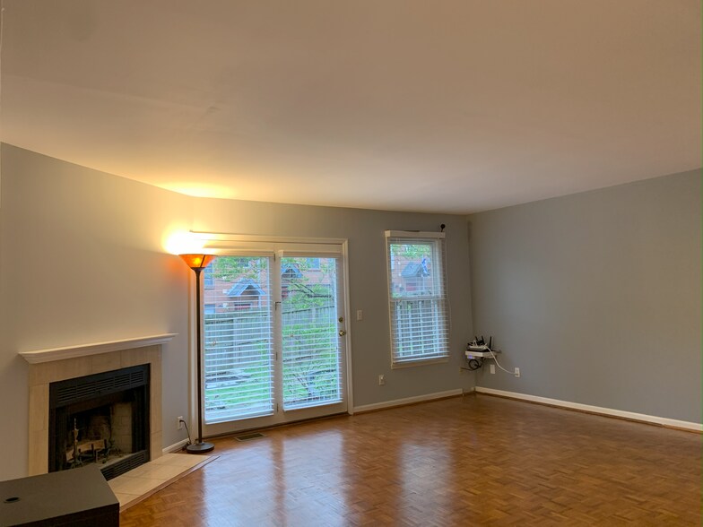 Living Room - 2119 Fulton Ave