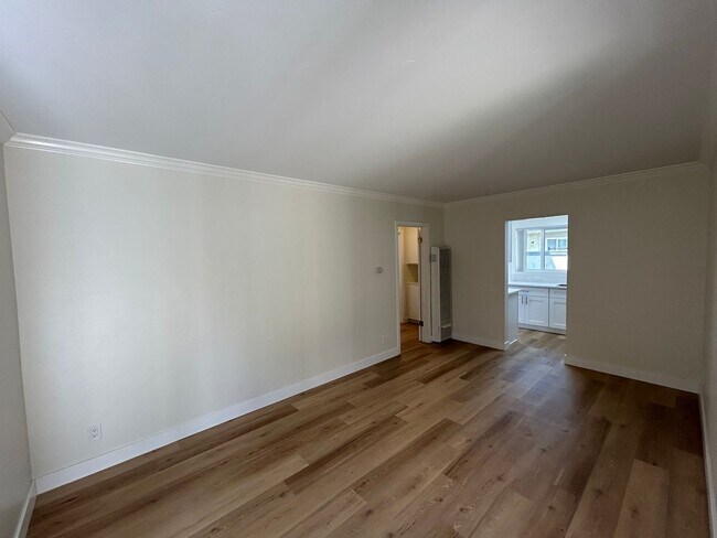 Building Photo - 1 Bed/1 Bath Pacific Beach