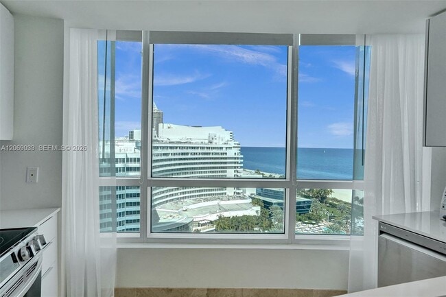 Building Photo - 4401 Collins Ave