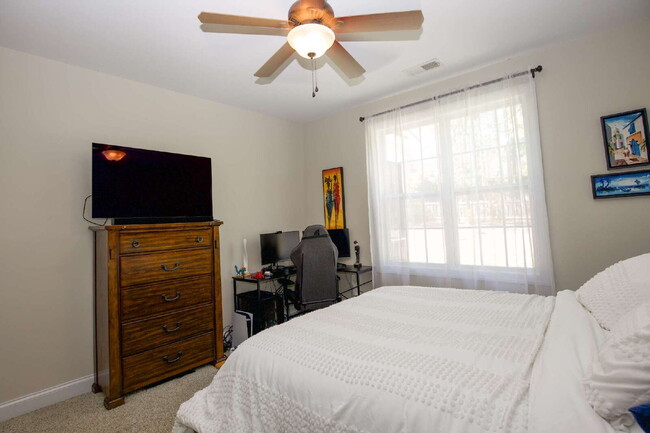 Building Photo - "Beautifully Designed, spacious 2400 Sq. F...