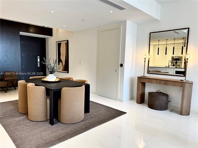 Building Photo - 300 Biscayne Boulevard Way