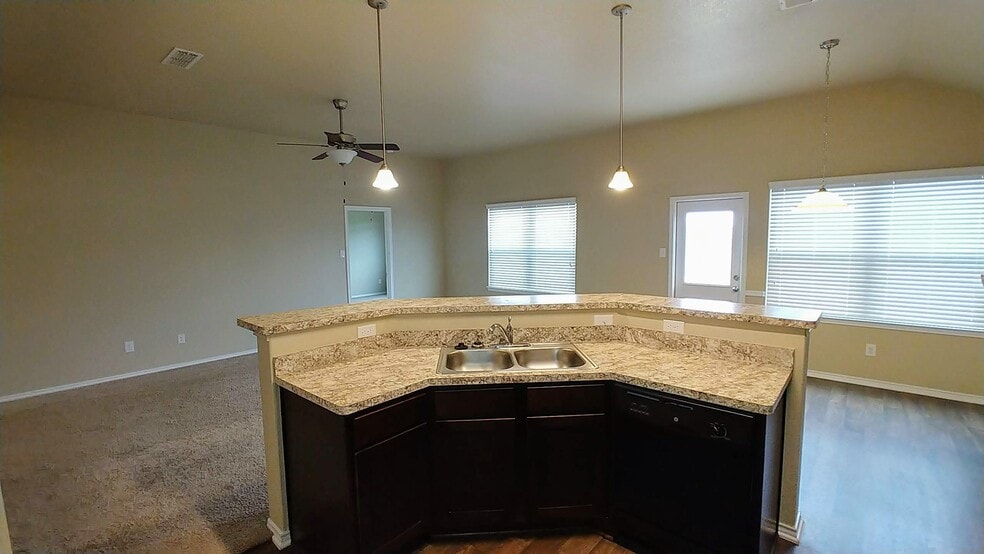 Building Photo - 1105 Wethersfield Ln