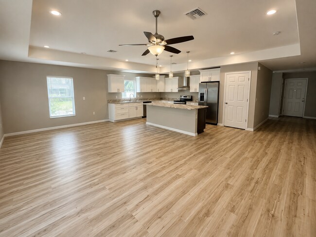 Building Photo - 12053 Centralia Rd