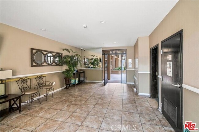 Building Photo - 1401 S St Andrews Pl