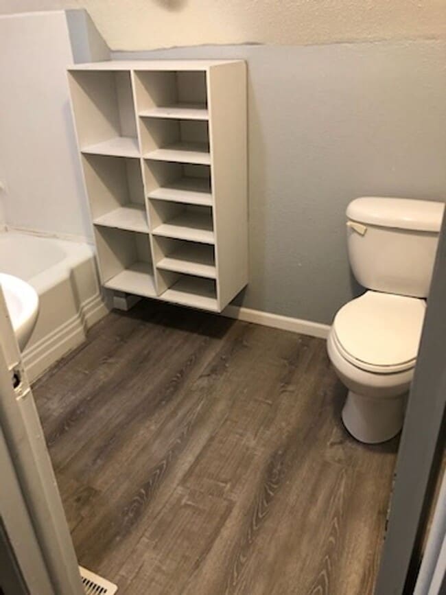 Building Photo - Upper Unit of Duplex
