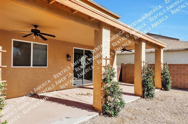 Building Photo - Beautiful 3 Bed/2.5 Bath Two Story Home w/...