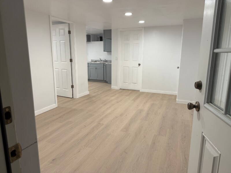 Building Photo - 6 Depot Hill Rd