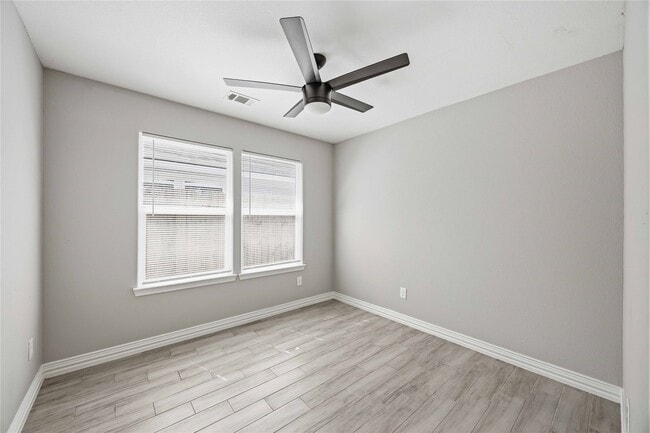 Building Photo - 3425 Mt Pleasant St