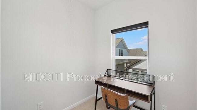 Building Photo - 2133 Hofstaat