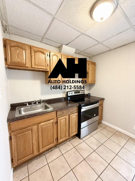 Building Photo - 744 N Ninth St