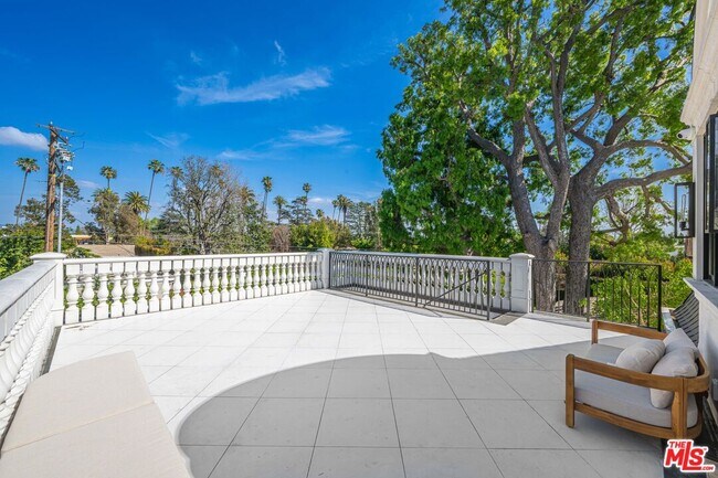 Building Photo - 616 N Alpine Dr