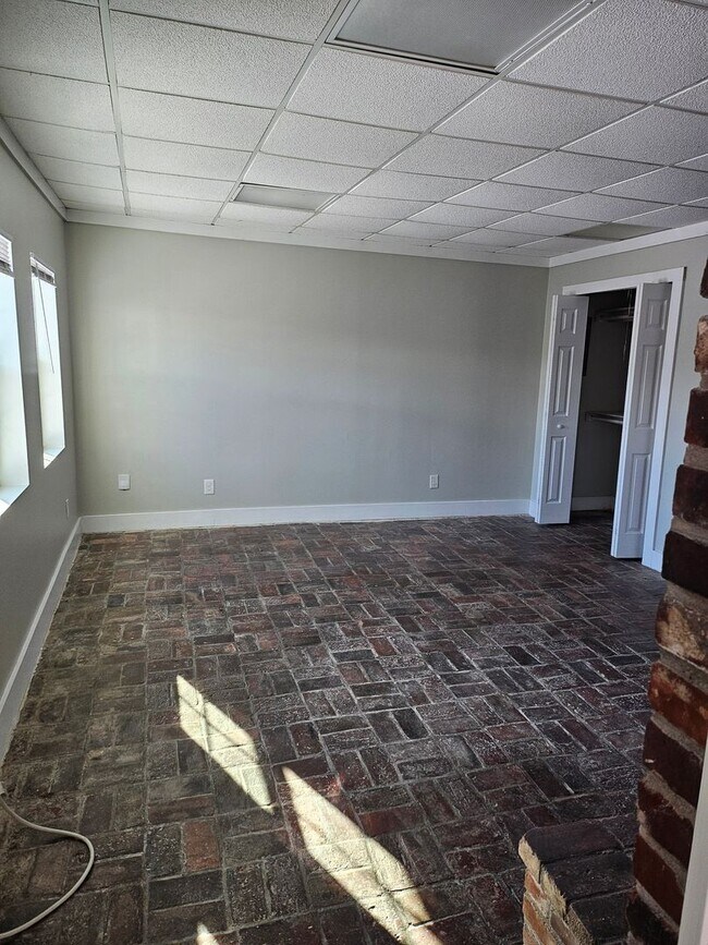 Building Photo - 1505 Lincoln Ave