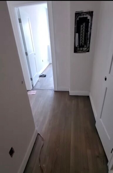 Building Photo - 100 Queensberry St