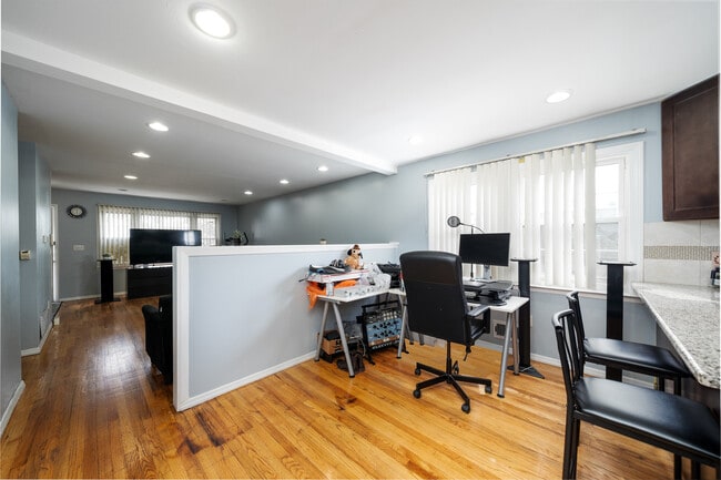 Building Photo - 9 Giles Ave