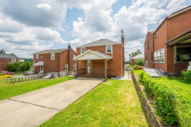 Building Photo - Newly renovated 3 bedroom home in McKees Rocks available now!