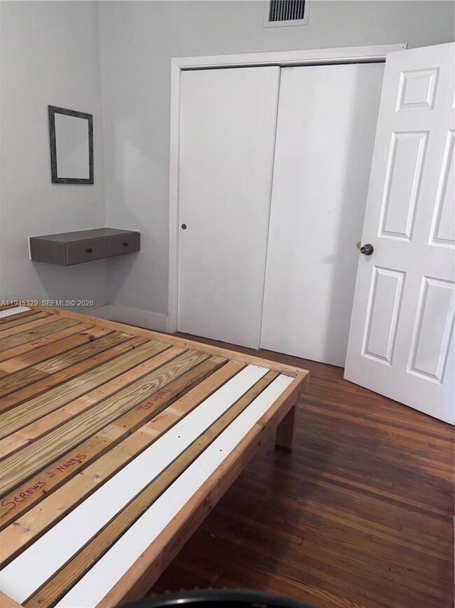 Building Photo - 680 NE 136th St