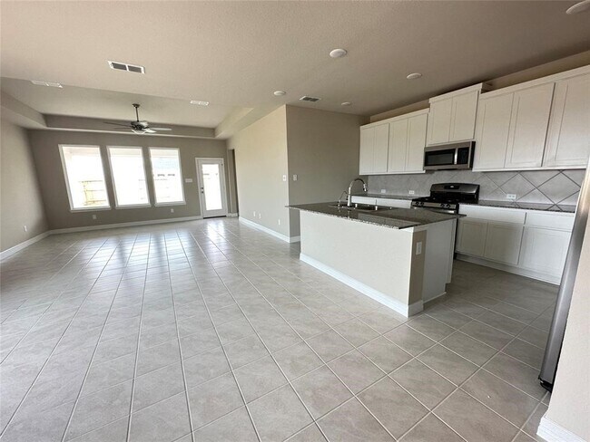 Building Photo - 7239 Grand Mason Dr