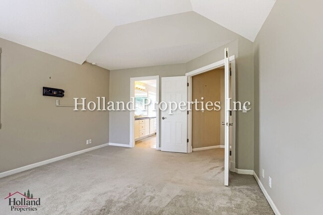 Building Photo - 16308 SW Timberland Dr