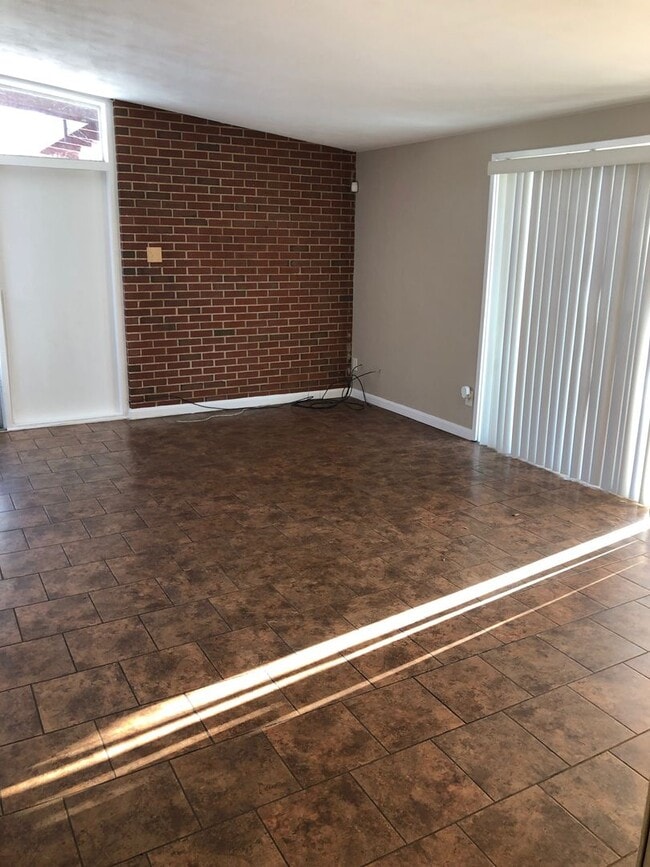 Building Photo - Coming soon! Bright and Spacious 4 Bedroom...