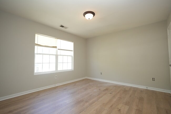 Building Photo - Updated 3 Beds 2.5 Baths Home in Farm Pond