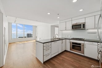 Building Photo - 301 Main St