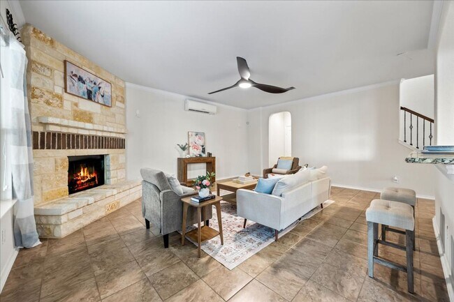 Building Photo - Move-In Ready Home with Resort-Style Backyard