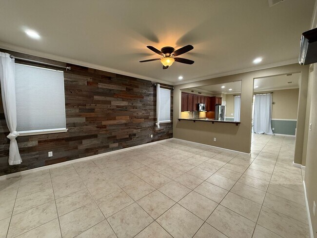 Building Photo - 55+ Community Home in Great Condition!