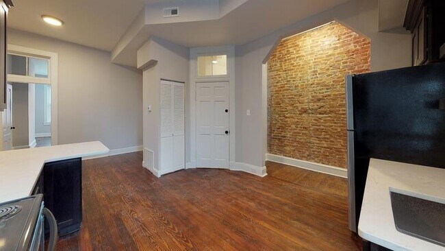 Building Photo - 1807 Madison Ave
