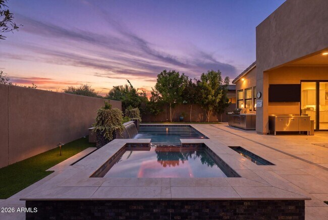 Building Photo - 1118 E Paseo Way