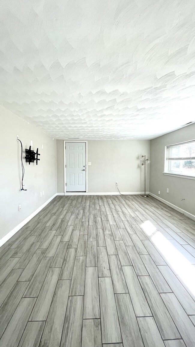 Building Photo - 329 Jacqueline Ave