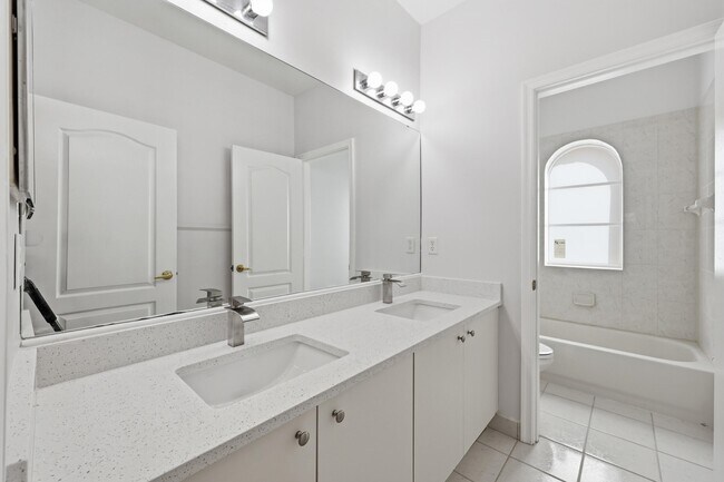 Building Photo - 5601 Spanish River Rd