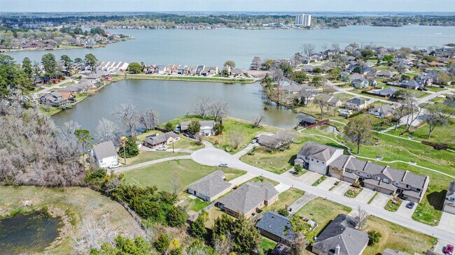 Building Photo - 419 Lazy Ln