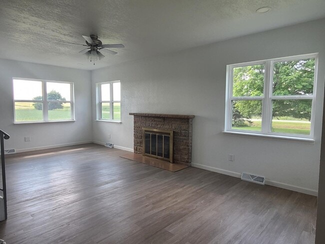 Building Photo - 613 Grundy Rd