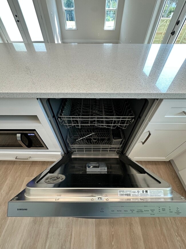 Building Photo - 1A A St