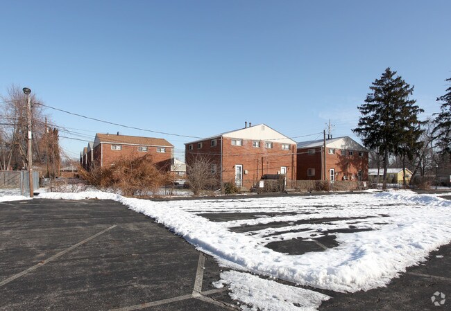 Building Photo - 425 S Yearling Rd