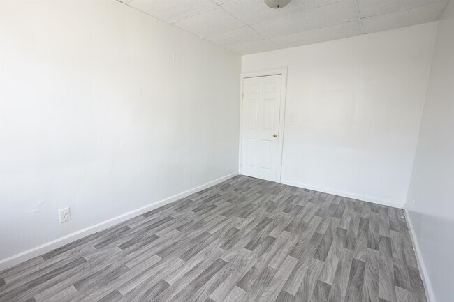 Building Photo - 573 Ave E