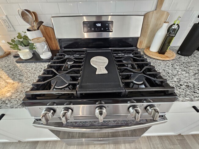 Building Photo - 698 Oak Br Pl