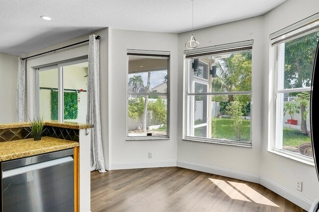 Building Photo - 3354 Greenview Terrace W