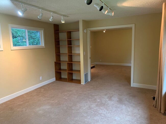 Building Photo - 1735 McLean Blvd