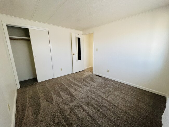 Building Photo - 920 Dodge Ln