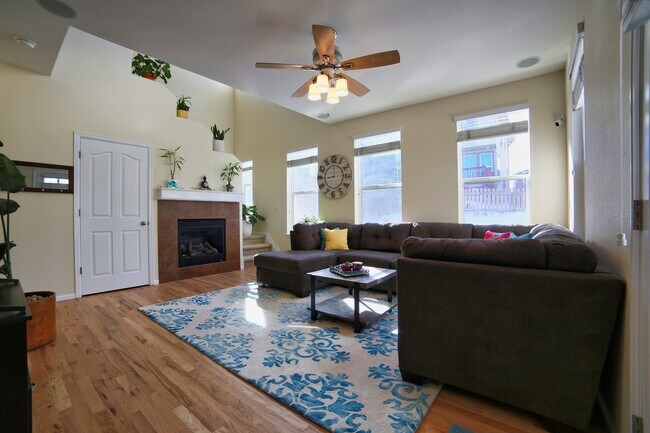 Family room - 10926 Brooklawn Rd