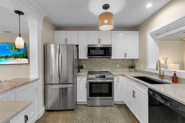 Building Photo - 510 N Osprey Ave