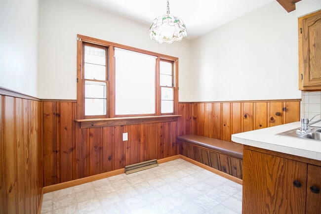 Building Photo - 513 Hampton Ave