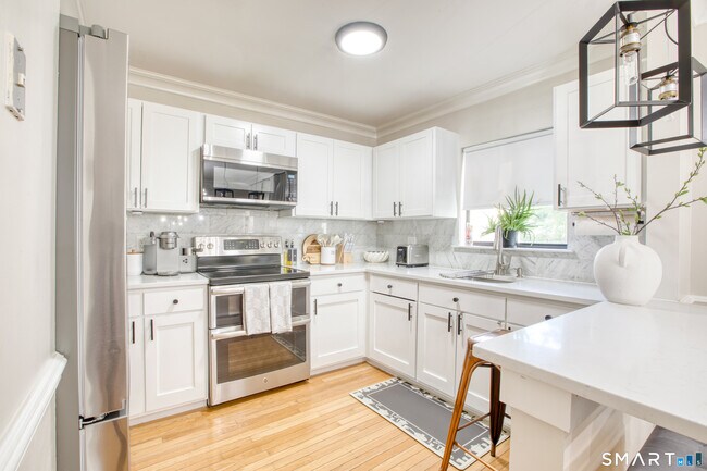 Building Photo - 60 Lawn Ave