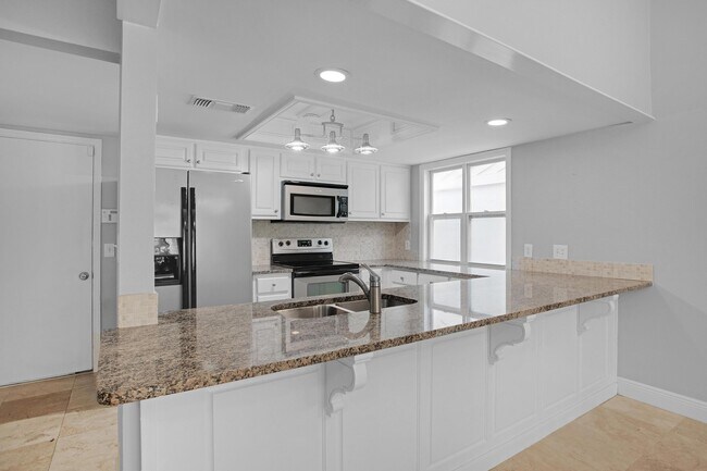 Building Photo - 319 L'Atrium Dr