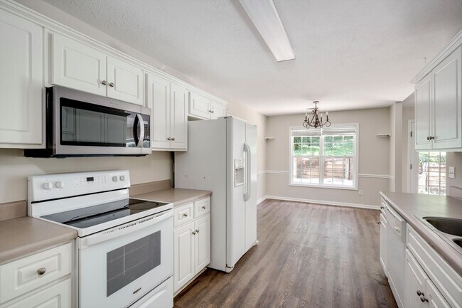 Building Photo - 4557 Country Glen Cir